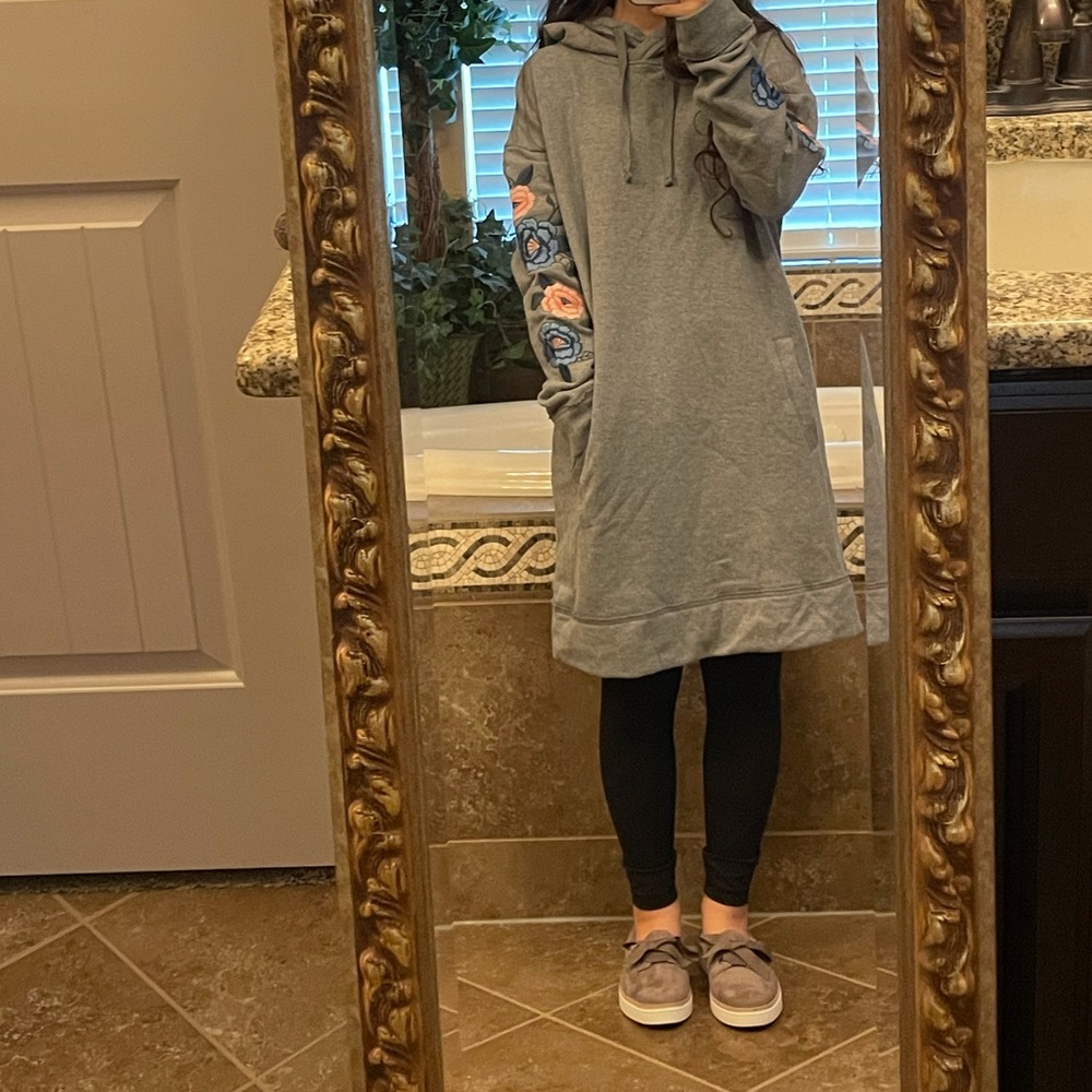 Hollister tunic with floral embroidered sleeves